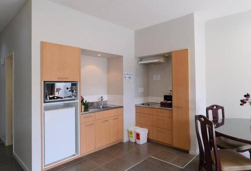 سوئیت 2 خوابه, The Garden