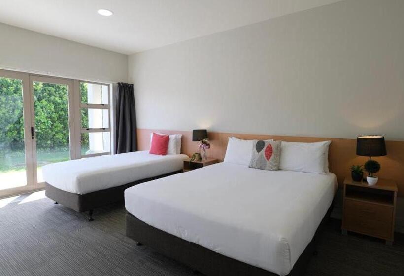 سوئیت 2 خوابه, The Garden