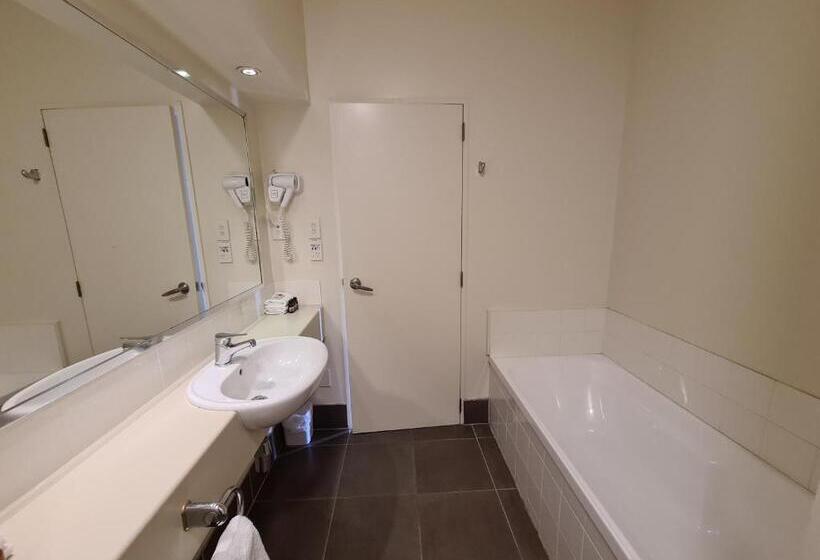 سوئیت 2 خوابه, The Garden