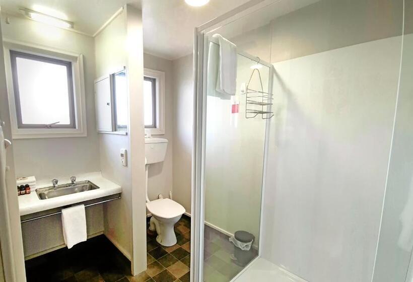 اتاق اکونومی, The Garden