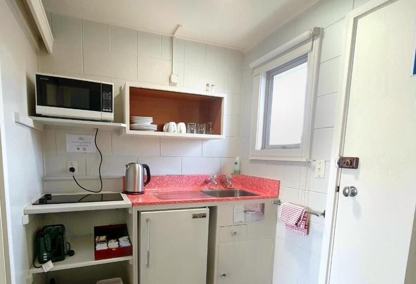 اتاق اکونومی, The Garden