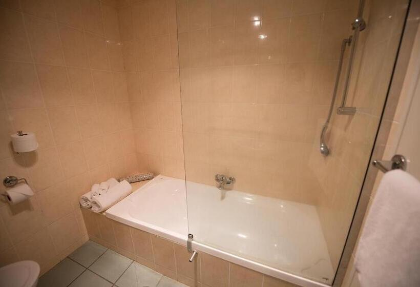 اتاق لوکس, The Garden