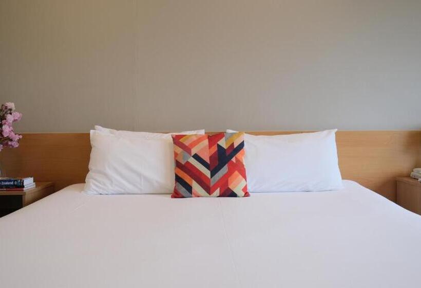 اتاق لوکس, The Garden