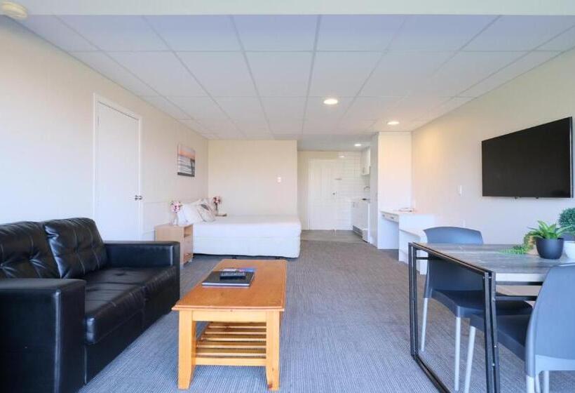 سوییت خانوادگی, The Garden