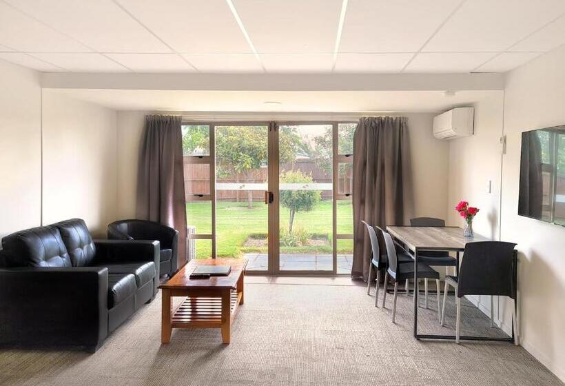 سوییت خانوادگی, The Garden