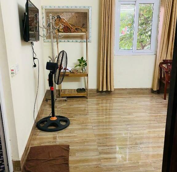 اتاق استاندارد یک نفره, Phương Thảo