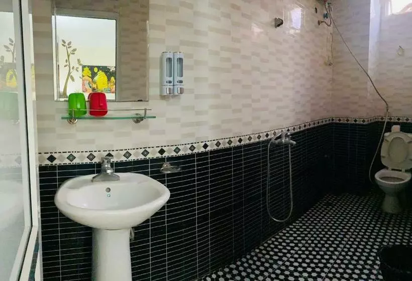 اتاق استاندارد یک نفره, Phương Thảo