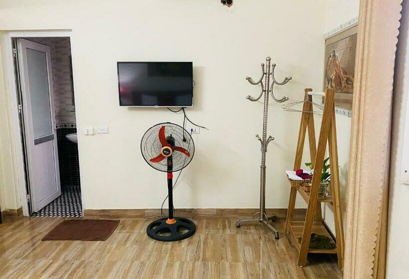 اتاق استاندارد یک نفره, Phương Thảo