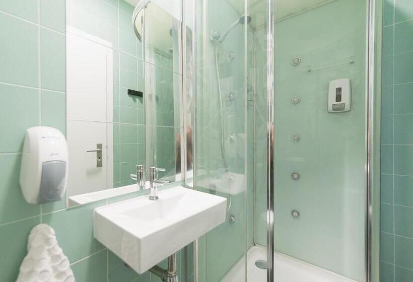 Camera Standard, Sunset Destination Hostel