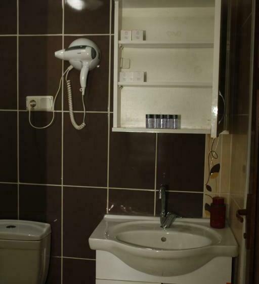 اتاق اکونومی, Birlik Apart