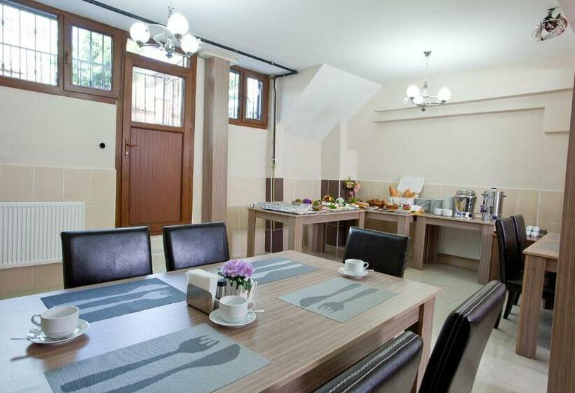 اتاق اکونومی, Birlik Apart