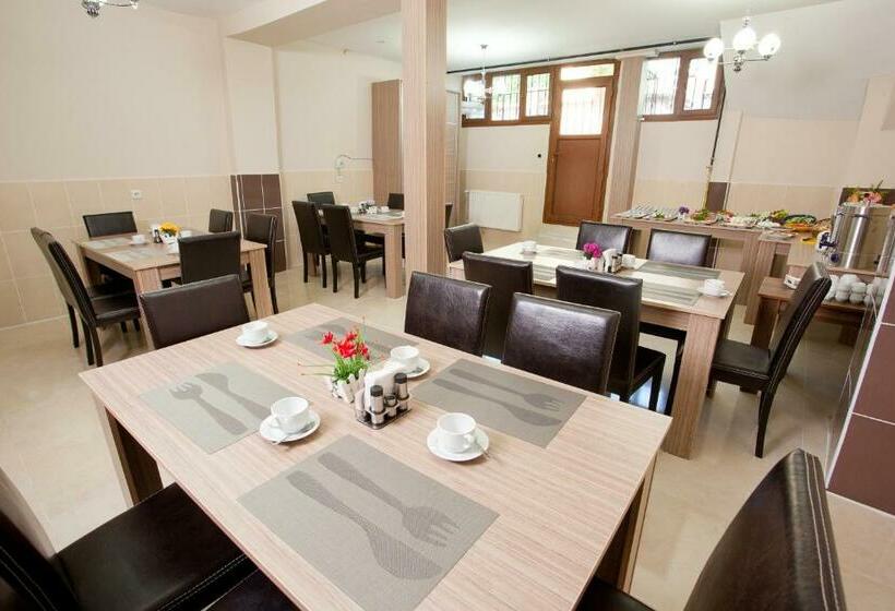 اتاق اکونومی, Birlik Apart