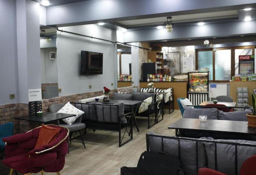 اتاق اکونومی, Birlik Apart