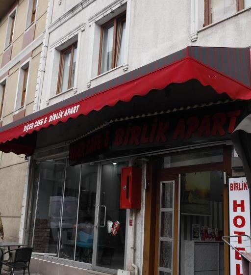 اتاق راحتی سه تخته, Birlik Apart