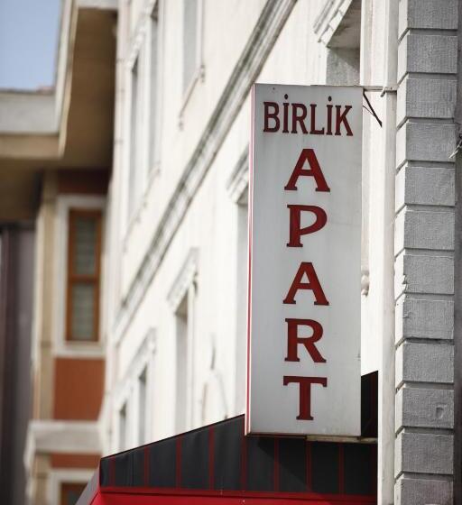 اتاق راحتی سه تخته, Birlik Apart