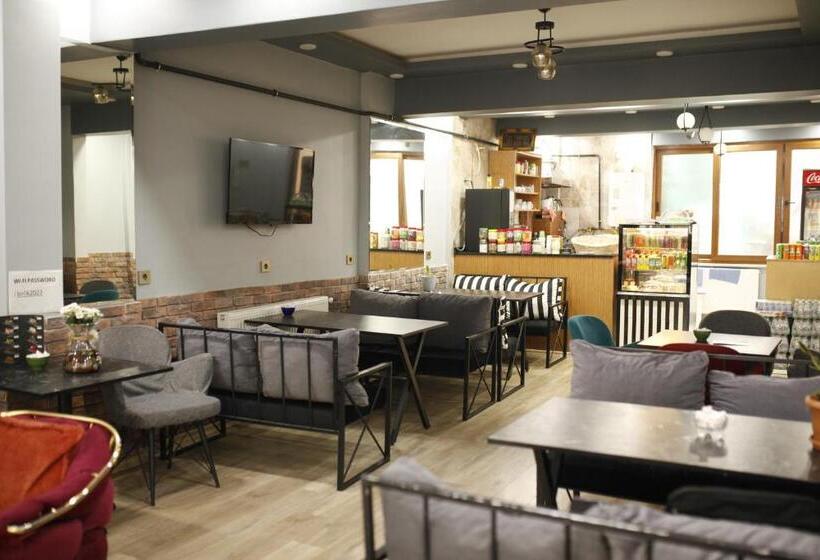 اتاق اکونومی, Birlik Apart