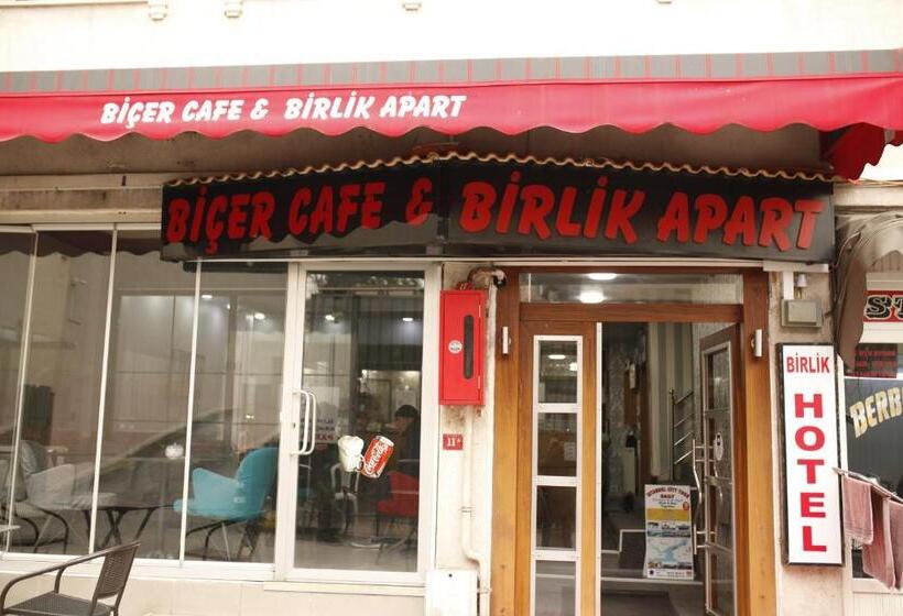 اتاق راحتی سه تخته, Birlik Apart