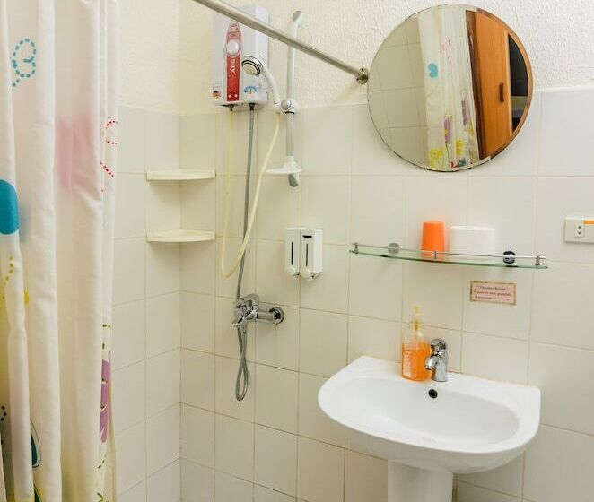 Deluxe Rum, Hayahay Resort