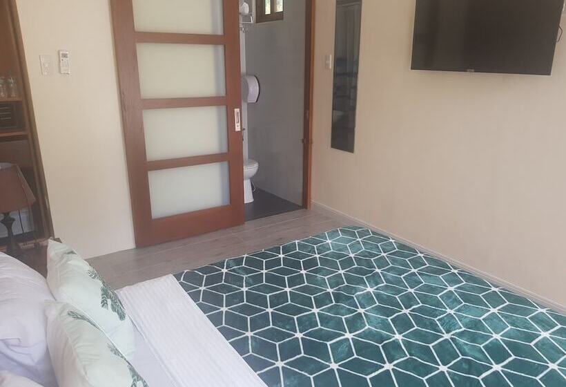 Superior Rum, Hayahay Resort