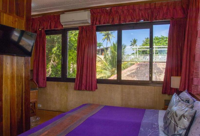 Deluxe Rum, Hayahay Resort