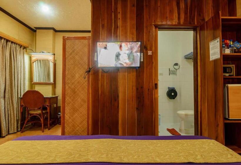 Deluxe Rum, Hayahay Resort