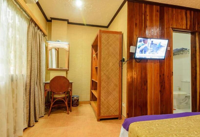 Deluxe Rum, Hayahay Resort