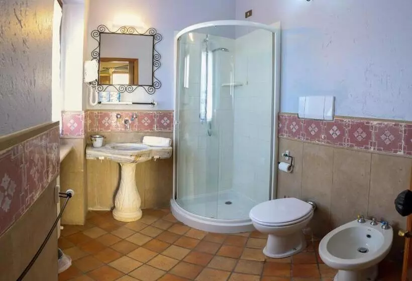 Standard Yhden Hengen Huone, Albergo Diffuso Borgo Montemaggiore