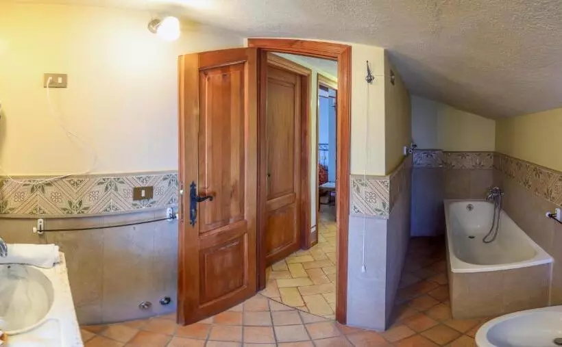 Standard Neljän Hengen Huone, Albergo Diffuso Borgo Montemaggiore