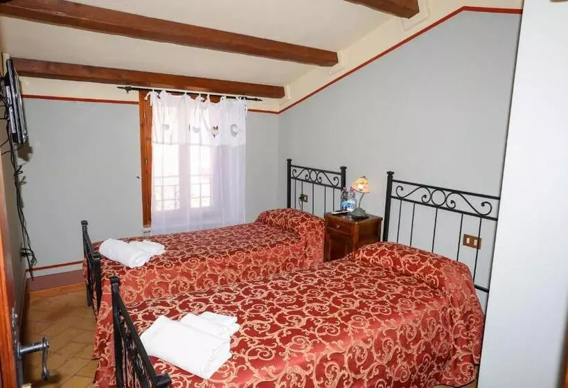 Standard Neljän Hengen Huone, Albergo Diffuso Borgo Montemaggiore