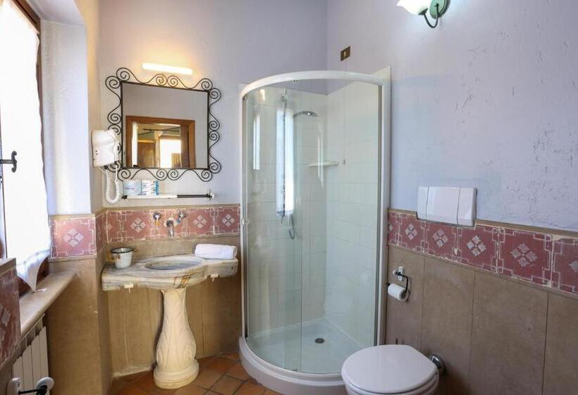 Номер Стандарт Трехместный, Albergo Diffuso Borgo Montemaggiore