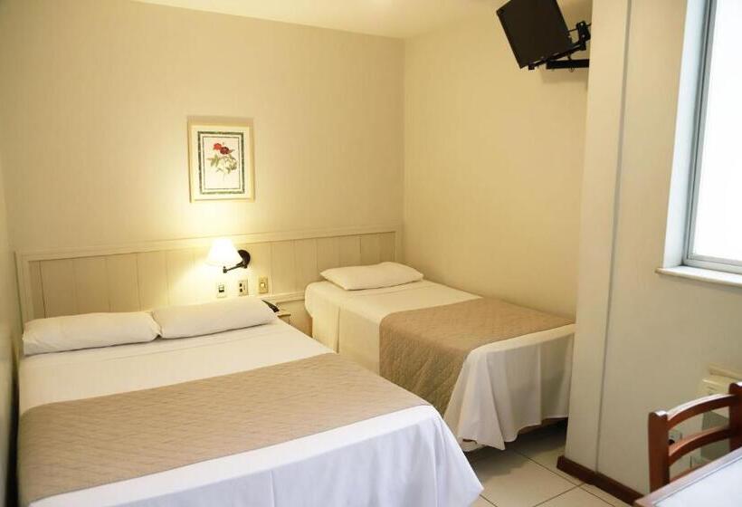 标准三人间, Bh Palace