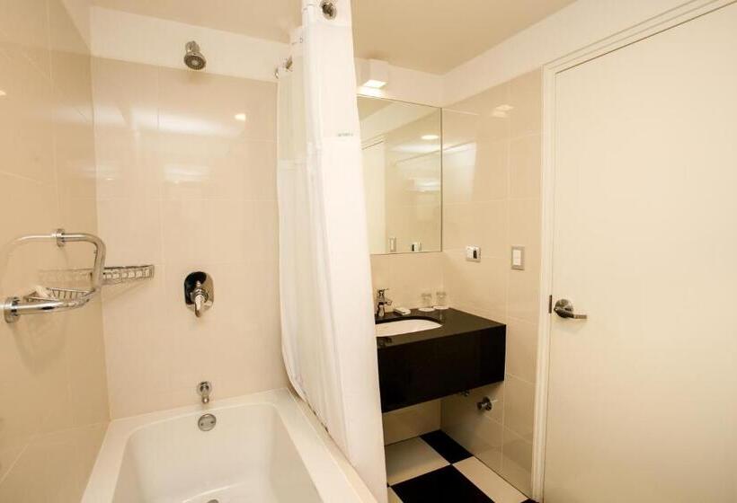 جناح جونيور, Costa Del Sol Wyndham Lima City