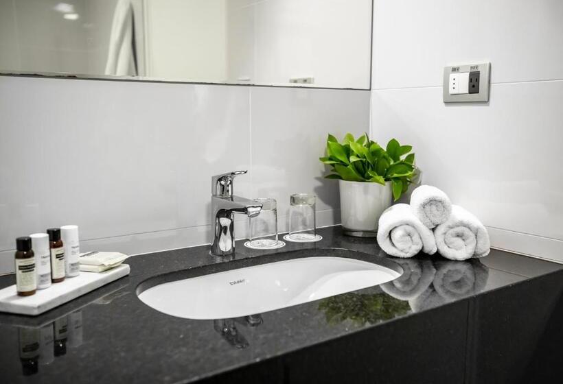 جناح جونيور, Costa Del Sol Wyndham Lima City