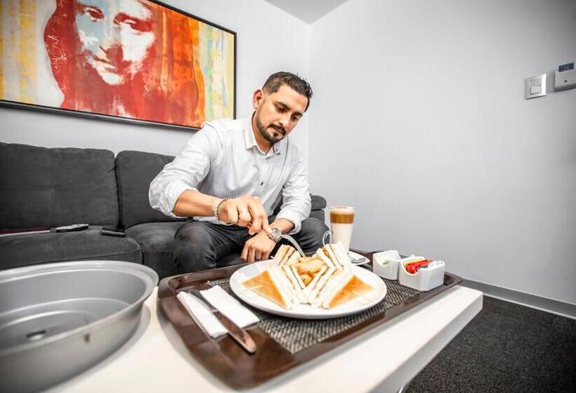 جناح جونيور, Costa Del Sol Wyndham Lima City