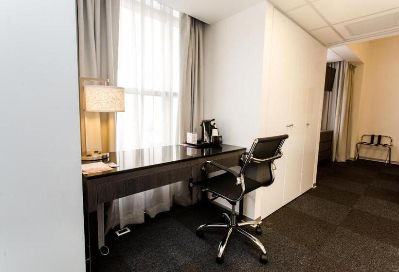 جناح جونيور, Costa Del Sol Wyndham Lima City