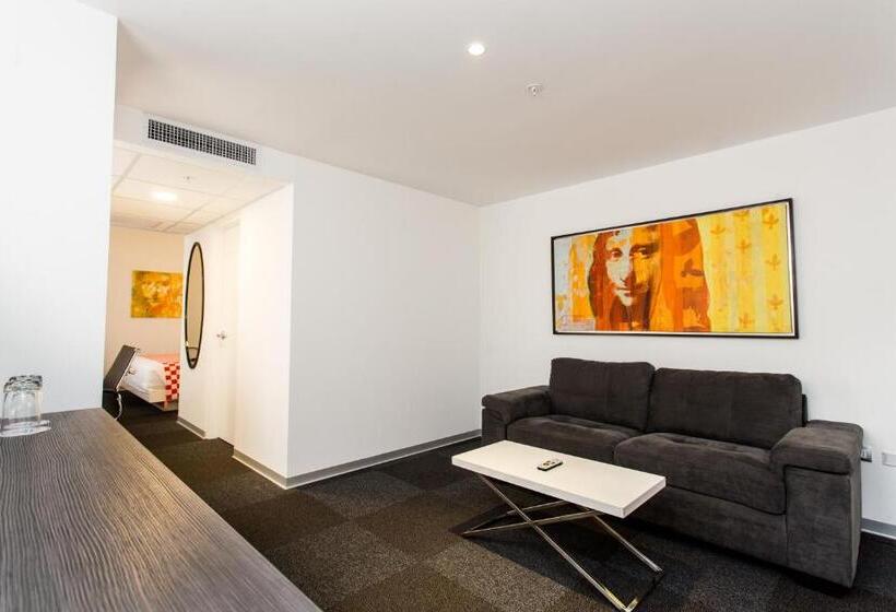 جناح جونيور, Costa Del Sol Wyndham Lima City