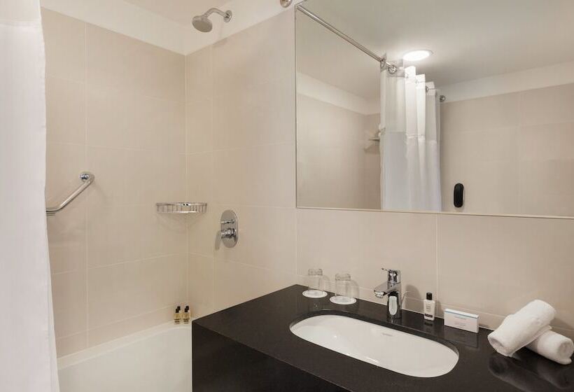 جناح جونيور, Costa Del Sol Wyndham Lima City