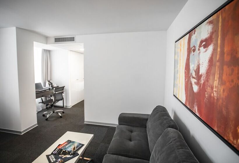 جناح جونيور, Costa Del Sol Wyndham Lima City