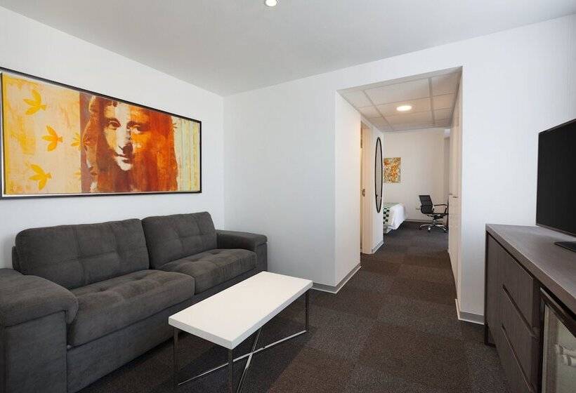 جناح جونيور, Costa Del Sol Wyndham Lima City