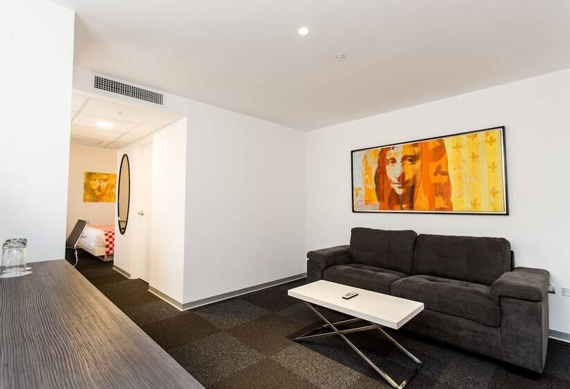 جناح جونيور, Costa Del Sol Wyndham Lima City