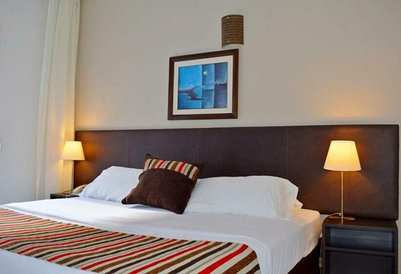 غرفة قياسية, De La Plaza