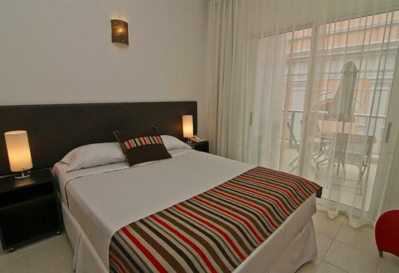 غرفة قياسية, De La Plaza