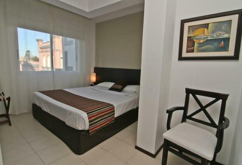 غرفة قياسية, De La Plaza