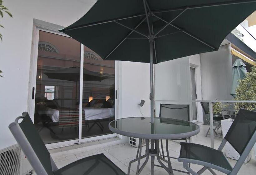 غرفة قياسية, De La Plaza