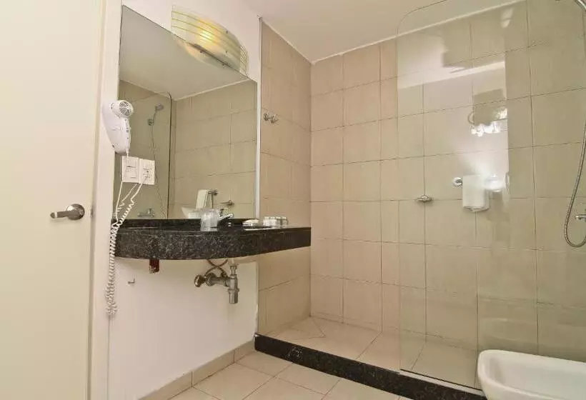 اتاق استاندارد سه نفره, De La Plaza