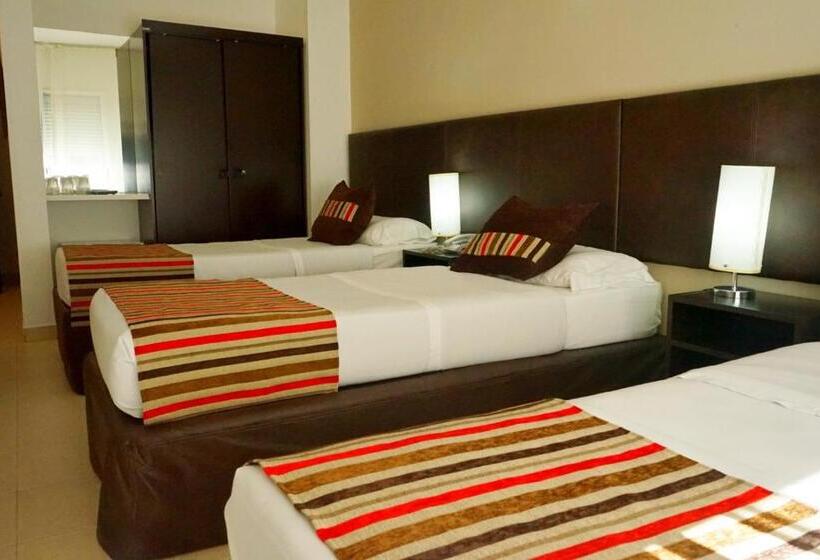 غرفة قياسية ثلاثية, De La Plaza