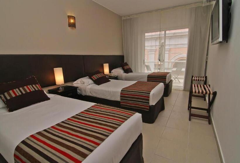 اتاق استاندارد سه نفره, De La Plaza