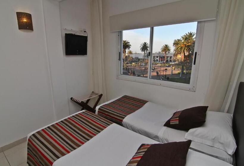 اتاق استاندارد چهار تخته, De La Plaza