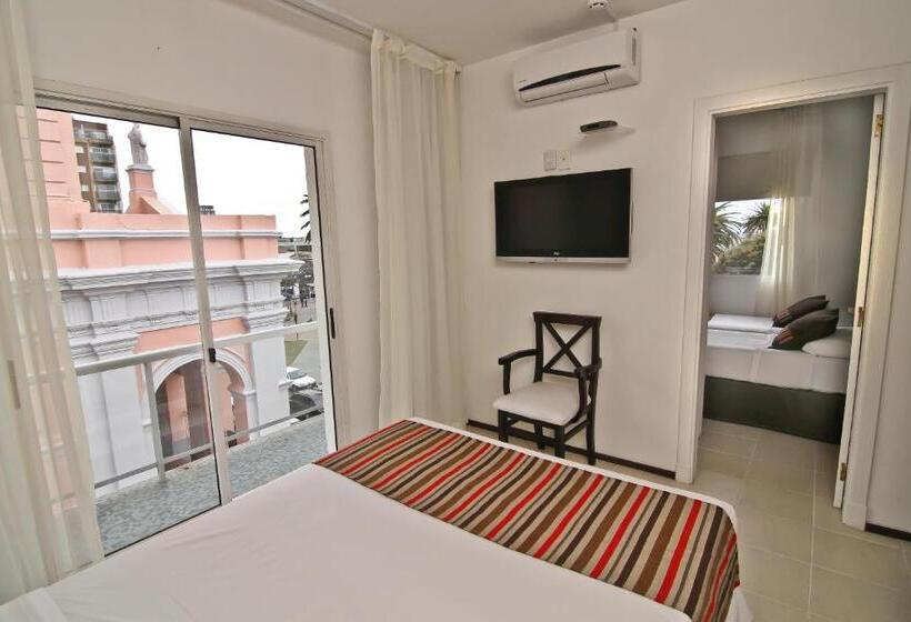 غرفة قياسية رباعية, De La Plaza