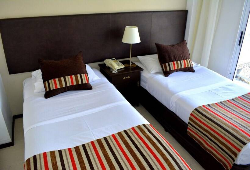 غرفة قياسية, De La Plaza